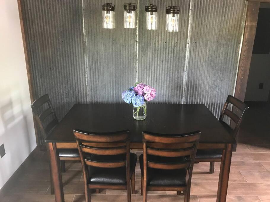 Pleasant Valley Farm Dairy Barn Writer'S Retreat Columbia Bagian luar foto